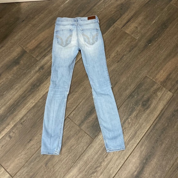 Hollister High Rise- super Skinny Ripped Jeans - Picture 2 of 12